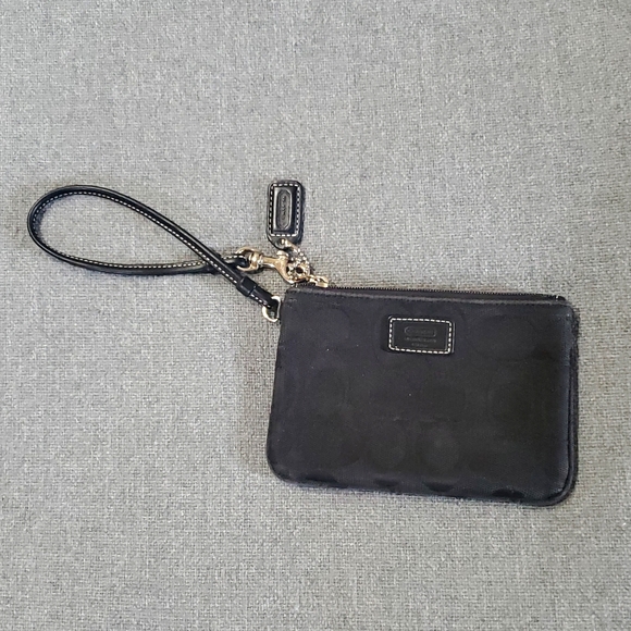 Coach Handbags - Coach wristlet
